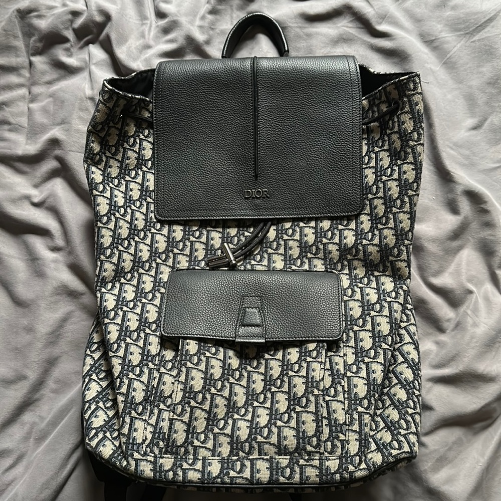 MOTION BACKPACK
Beige and Black Dior Oblique Jacquard and Black Grained Calfskin